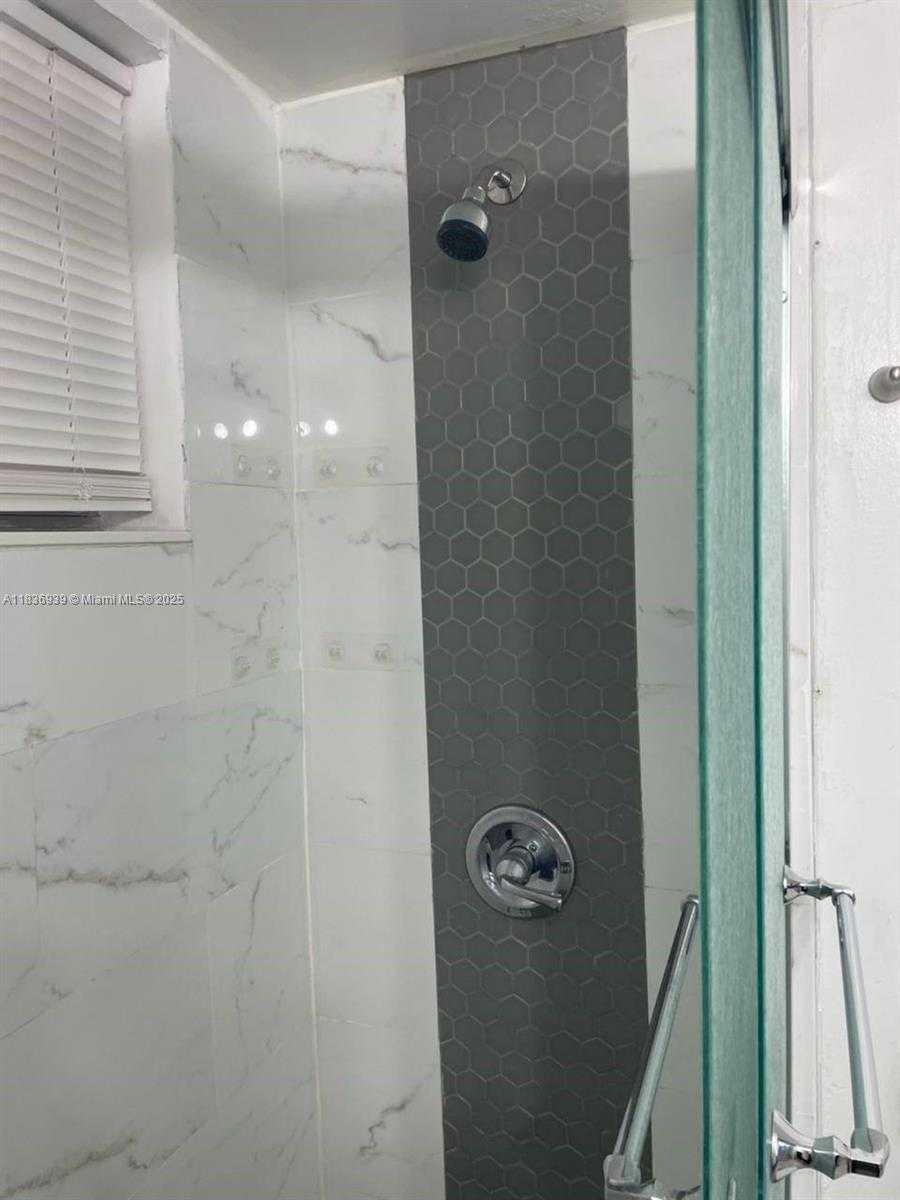 Small Image of 16410 MIAMI DR #509, North Miami Beach Number 17