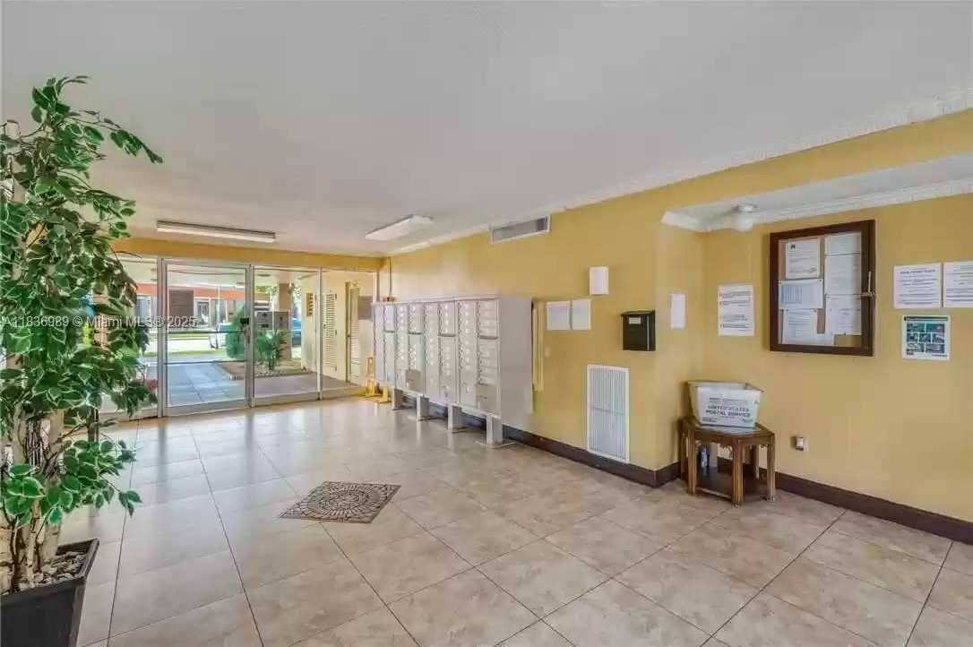 Small Image of 16410 MIAMI DR #509, North Miami Beach Number 2