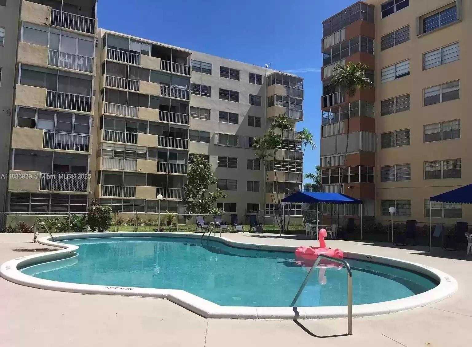 Small Image of 16410 MIAMI DR #509, North Miami Beach Number 3