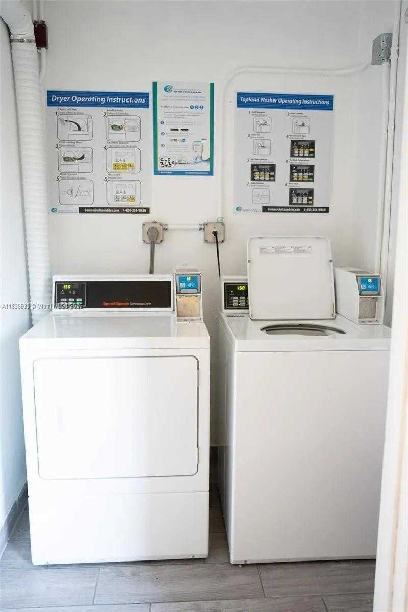 Small Image of 16410 MIAMI DR #509, North Miami Beach Number 4