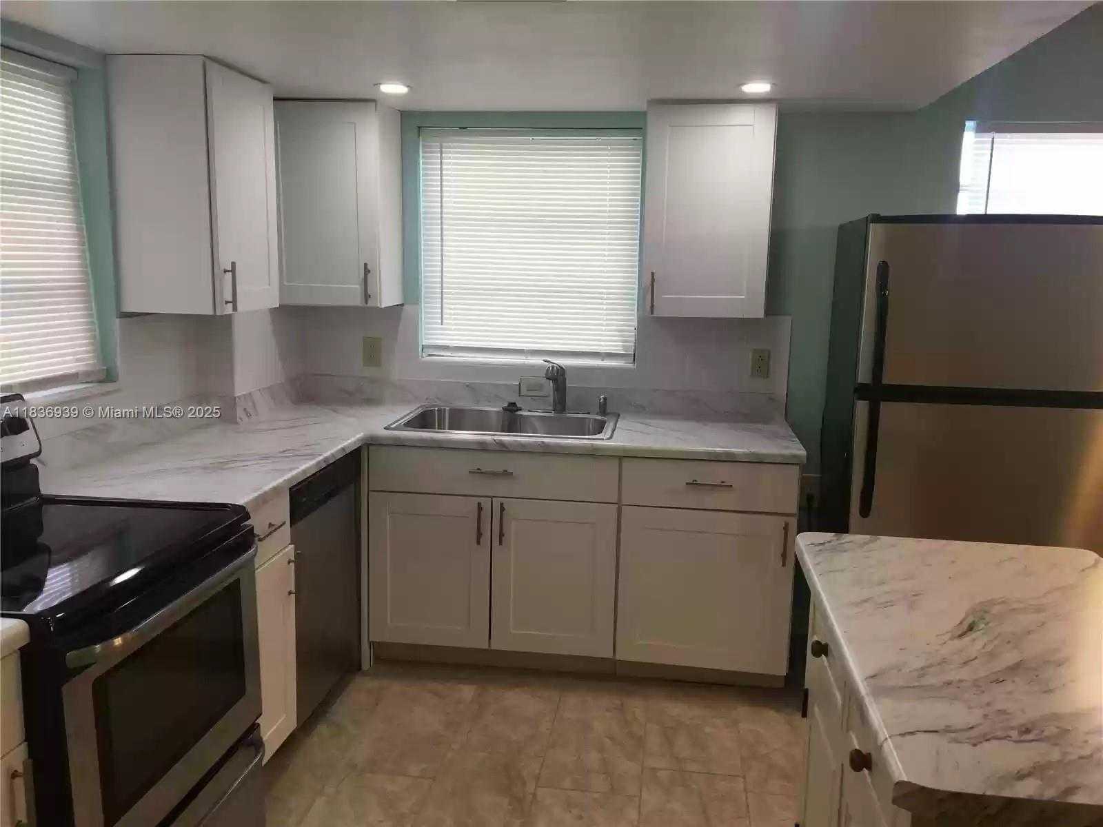 Small Image of 16410 MIAMI DR #509, North Miami Beach Number 5