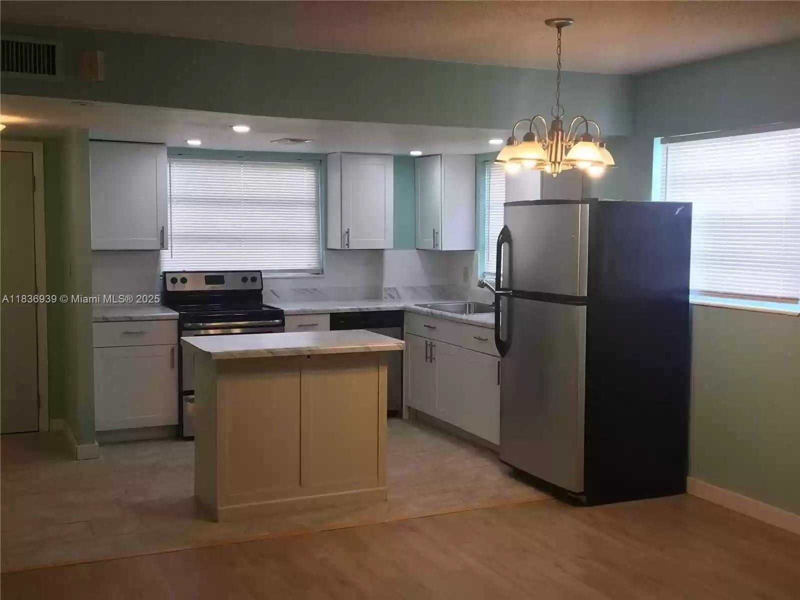 Small Image of 16410 MIAMI DR #509, North Miami Beach Number 7