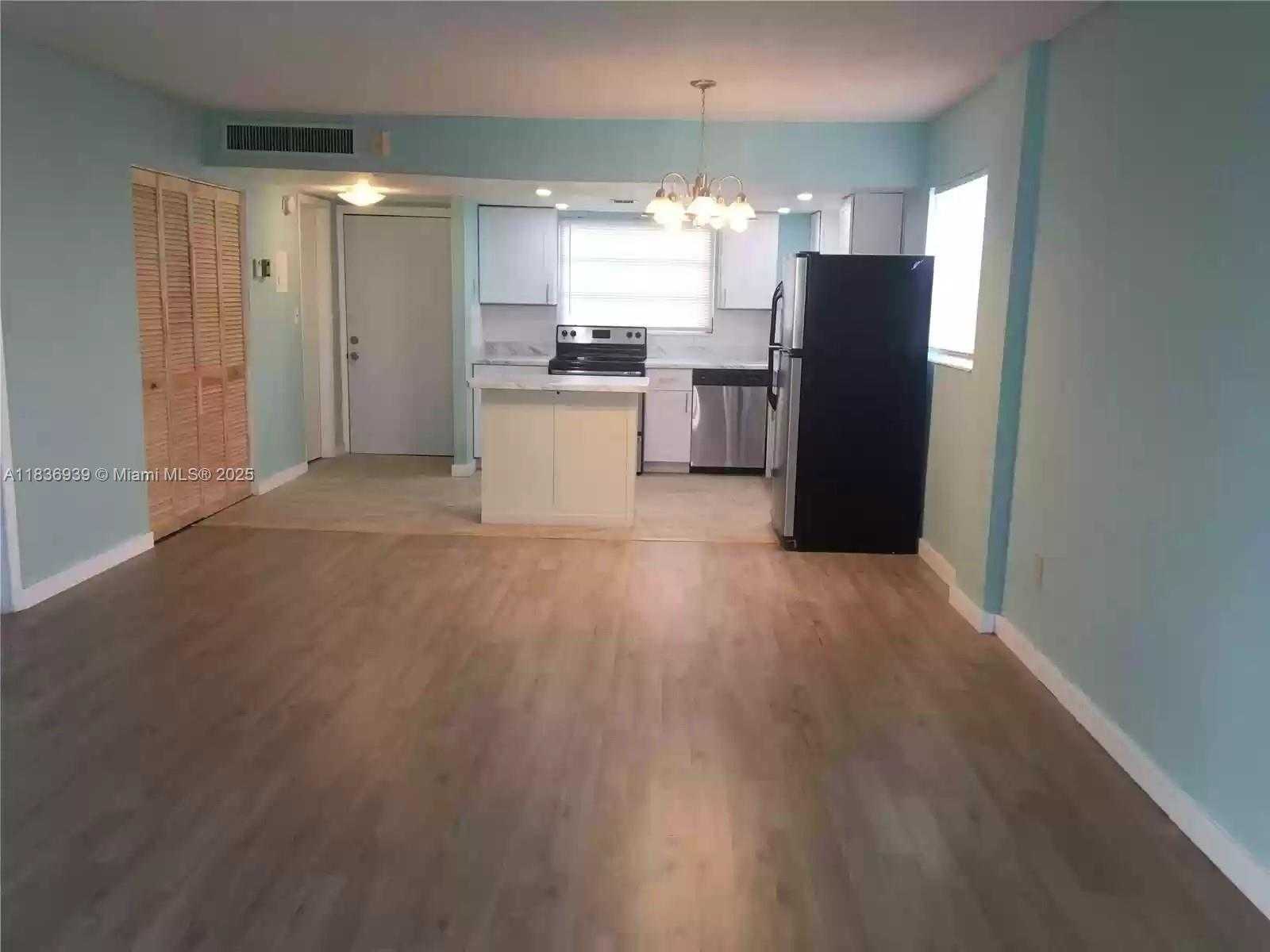 Small Image of 16410 MIAMI DR #509, North Miami Beach Number 8