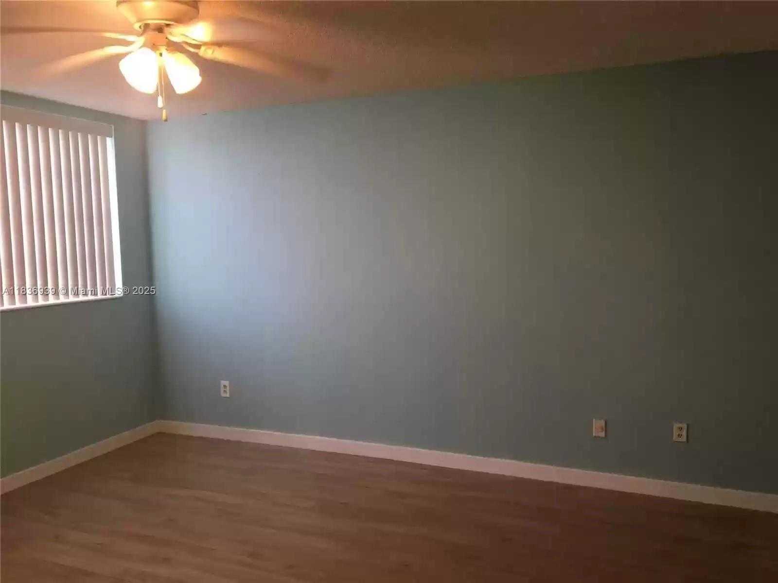 Small Image of 16410 MIAMI DR #509, North Miami Beach Number 9