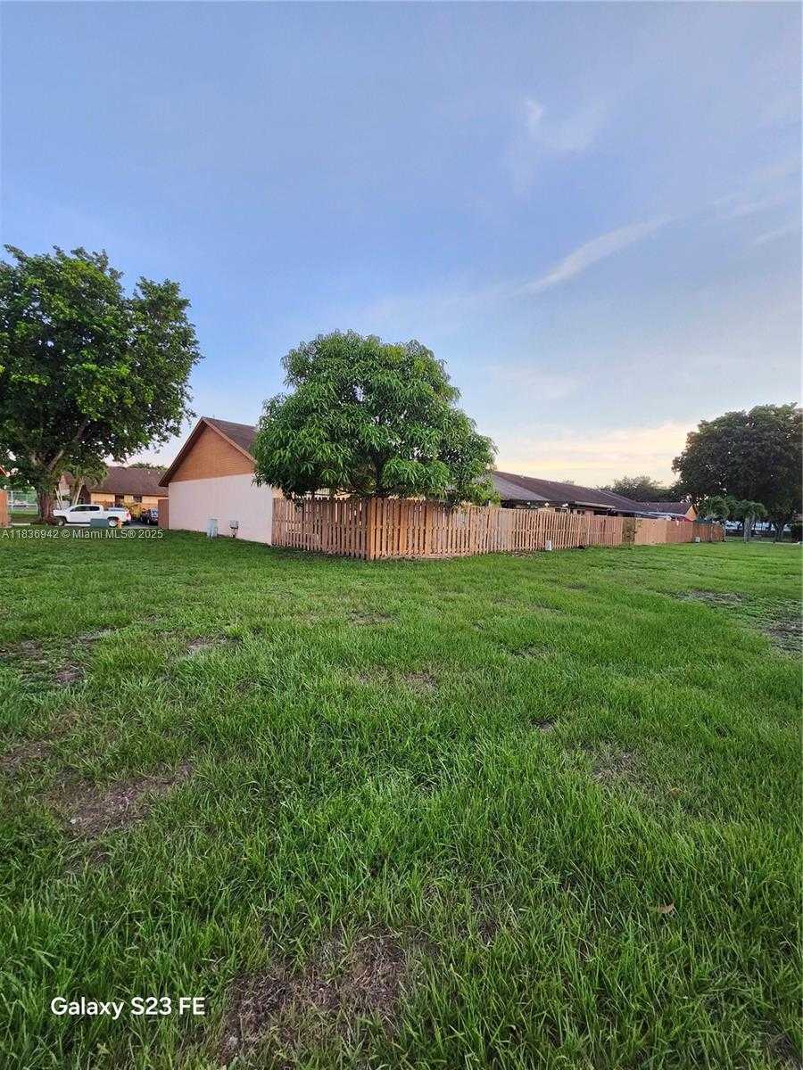 Small Image of 6743 NORTH WEST 192ND LN #6743, Hialeah Number 17