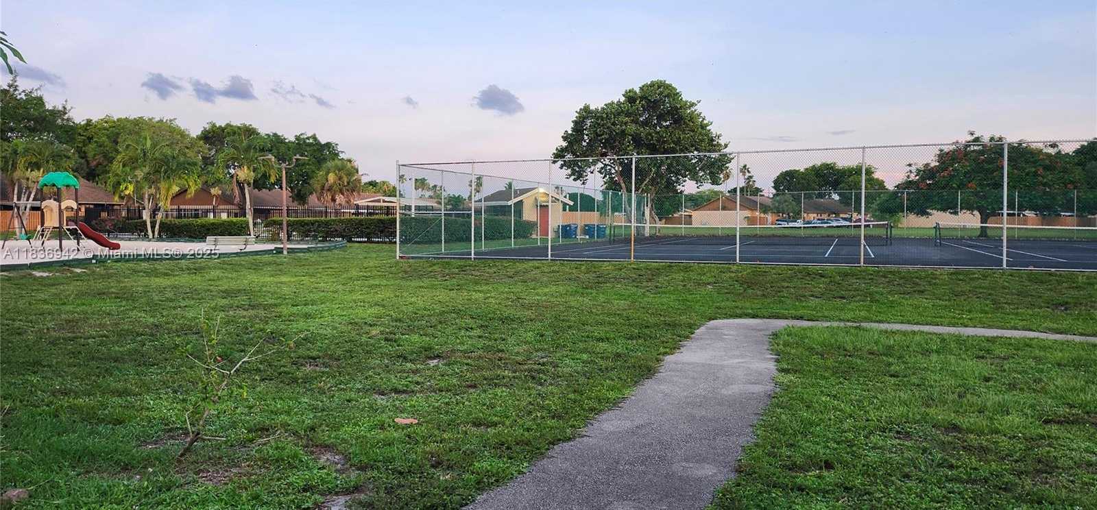 Small Image of 6743 NORTH WEST 192ND LN #6743, Hialeah Number 22