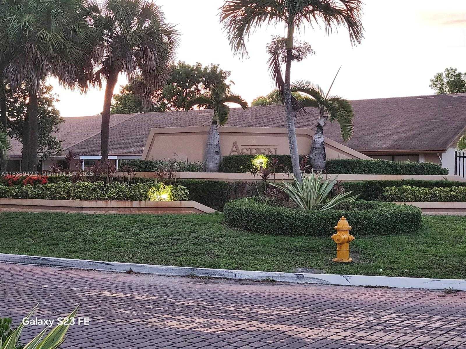 Small Image of 6743 NORTH WEST 192ND LN #6743, Hialeah Number 24