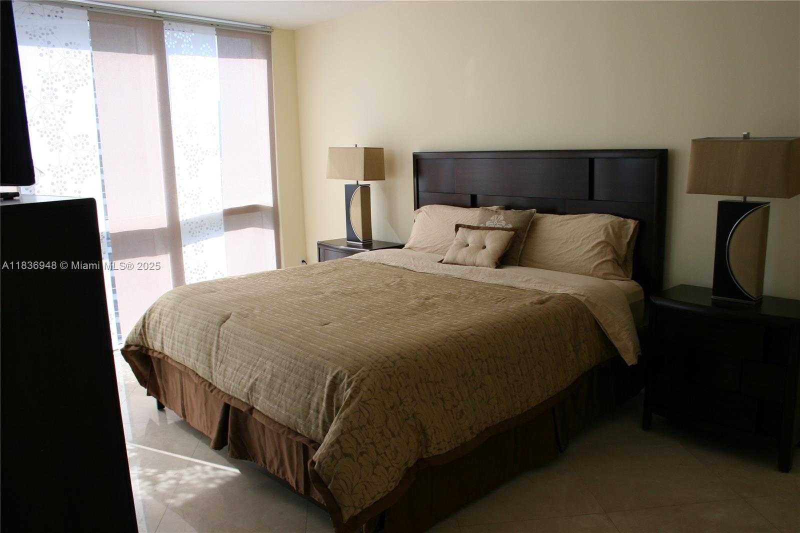 Small Image of 1750 NORTH BAYSHORE DR #1702, Miami Number 16
