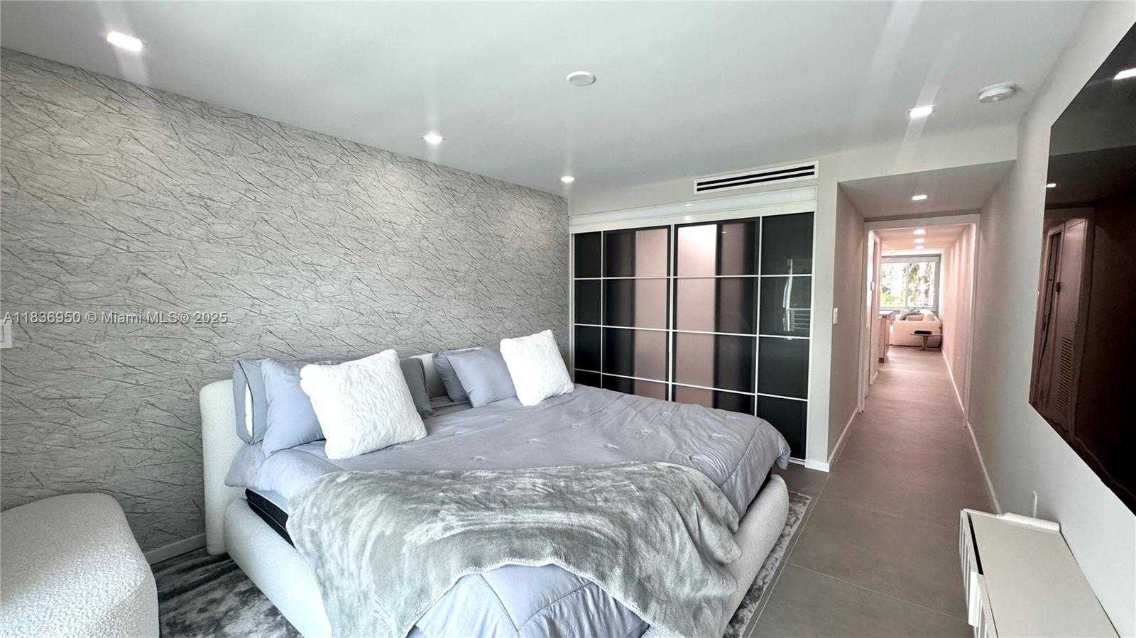 Small Image of 405 NORTH HIBISCUS DR #203, Miami Beach Number 12