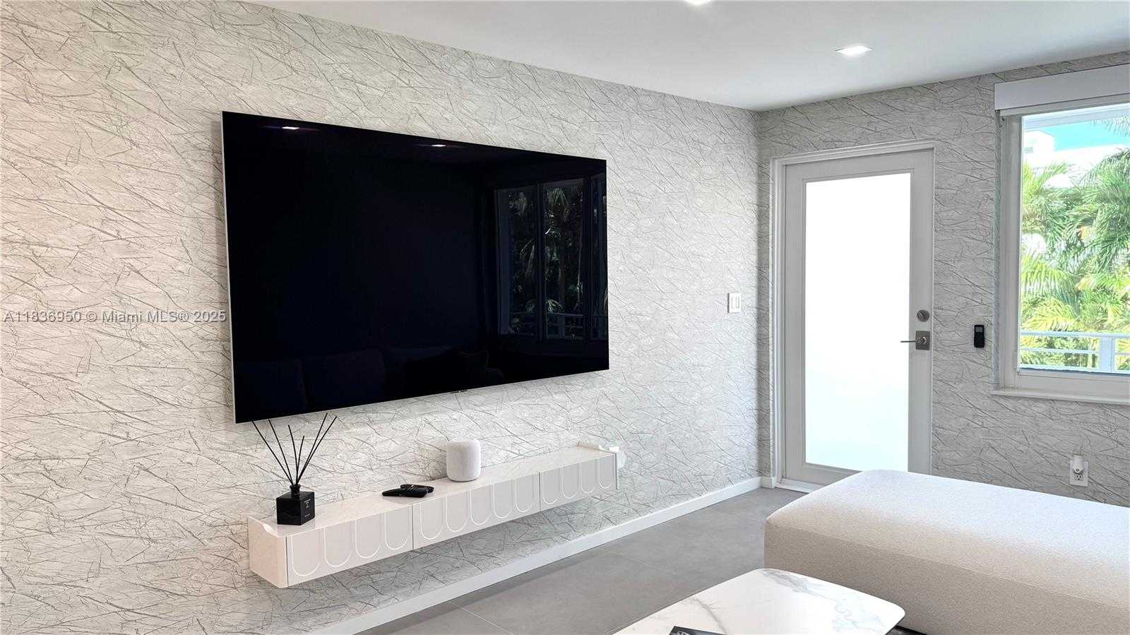 Small Image of 405 NORTH HIBISCUS DR #203, Miami Beach Number 6