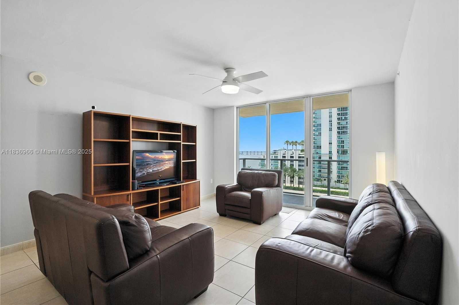 Small Image of 1155 BRICKELL BAY DR #703, Miami Number 4