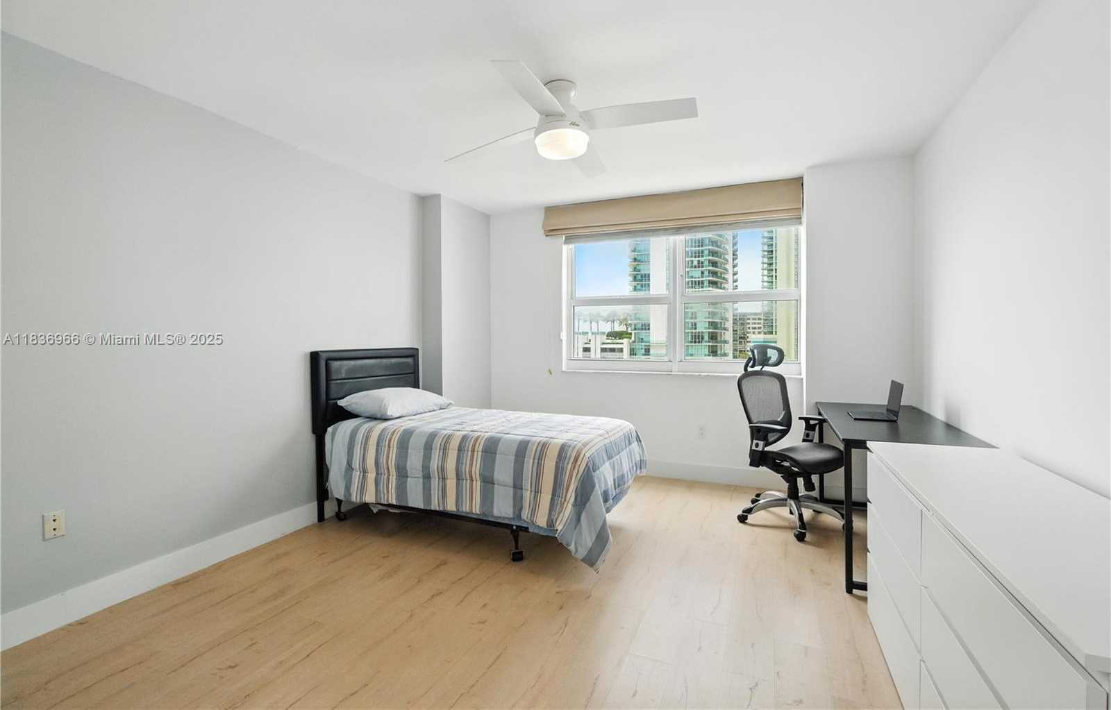 Small Image of 1155 BRICKELL BAY DR #703, Miami Number 7