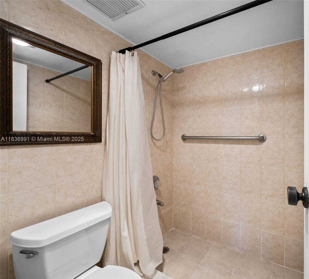 Small Image of 100 BAYVIEW DR #420, Sunny Isles Beach Number 14