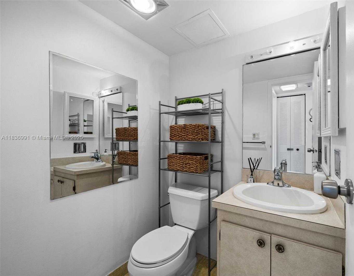 Small Image of 100 BAYVIEW DR #420, Sunny Isles Beach Number 15