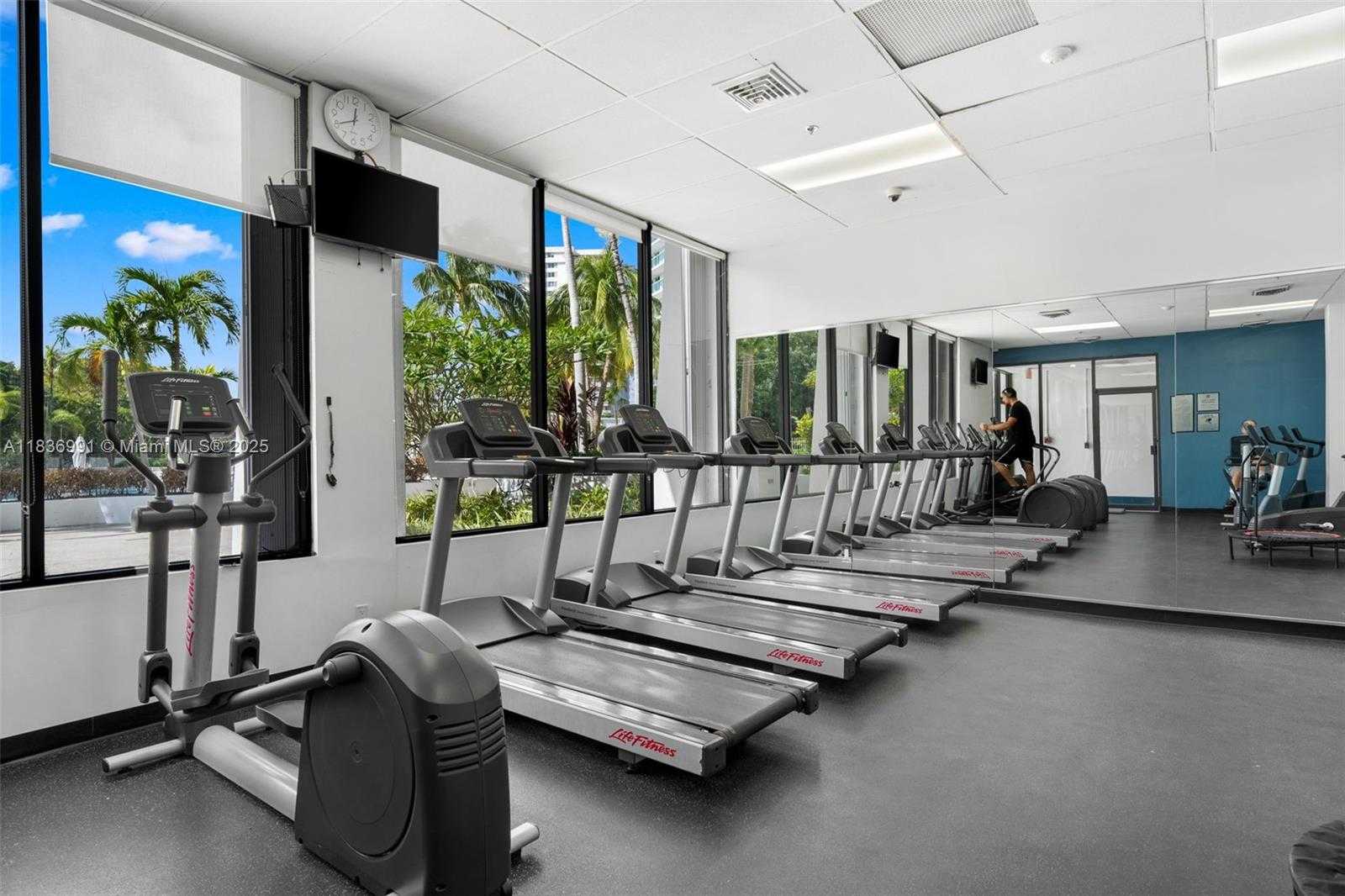 Small Image of 100 BAYVIEW DR #420, Sunny Isles Beach Number 16