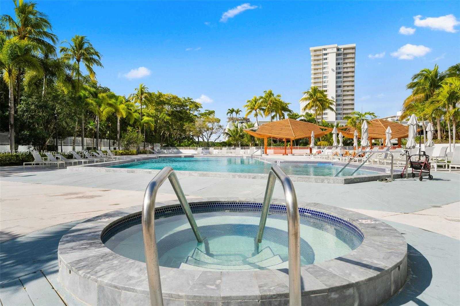 Small Image of 100 BAYVIEW DR #420, Sunny Isles Beach Number 18