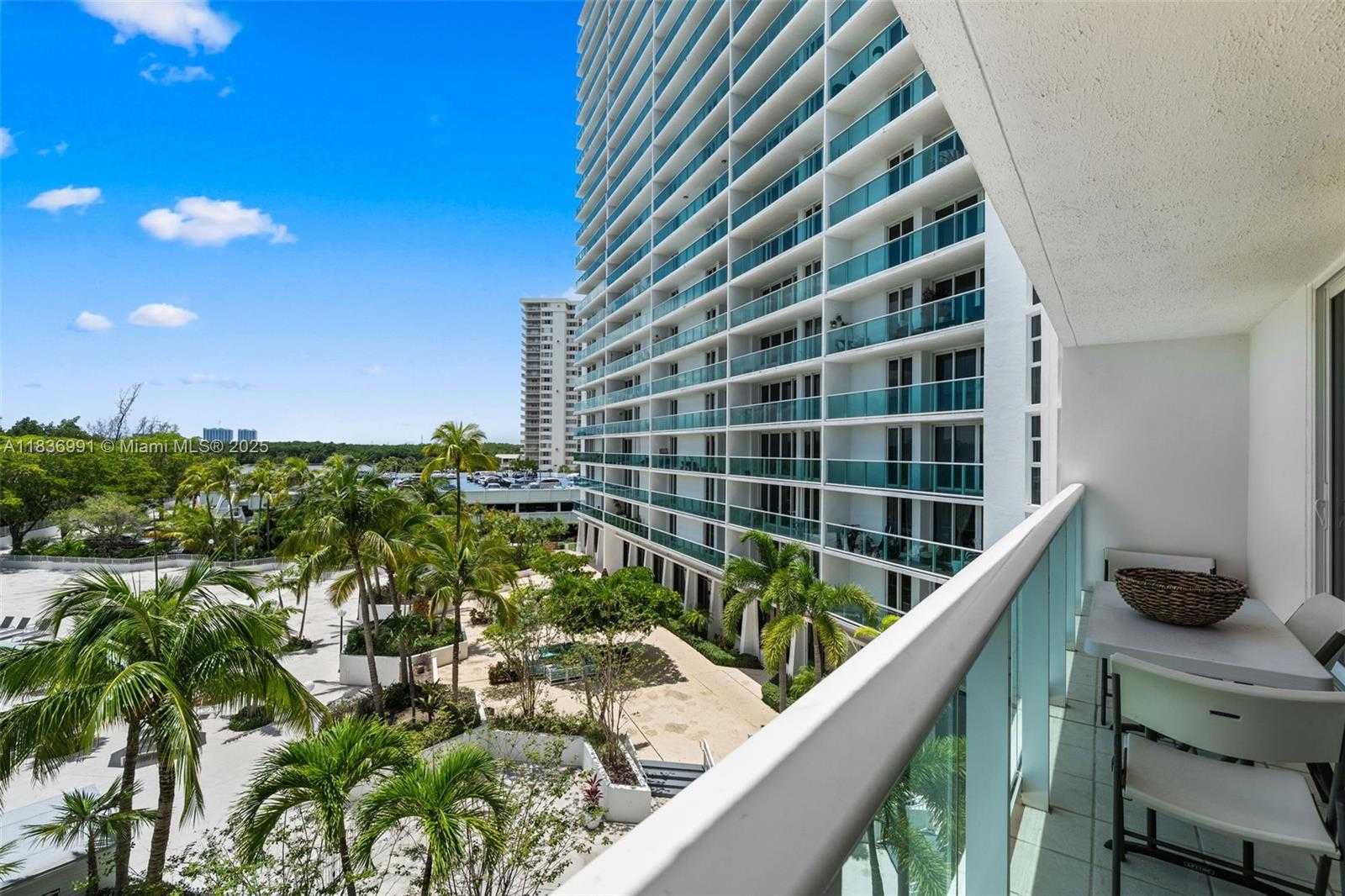 Small Image of 100 BAYVIEW DR #420, Sunny Isles Beach Number 2
