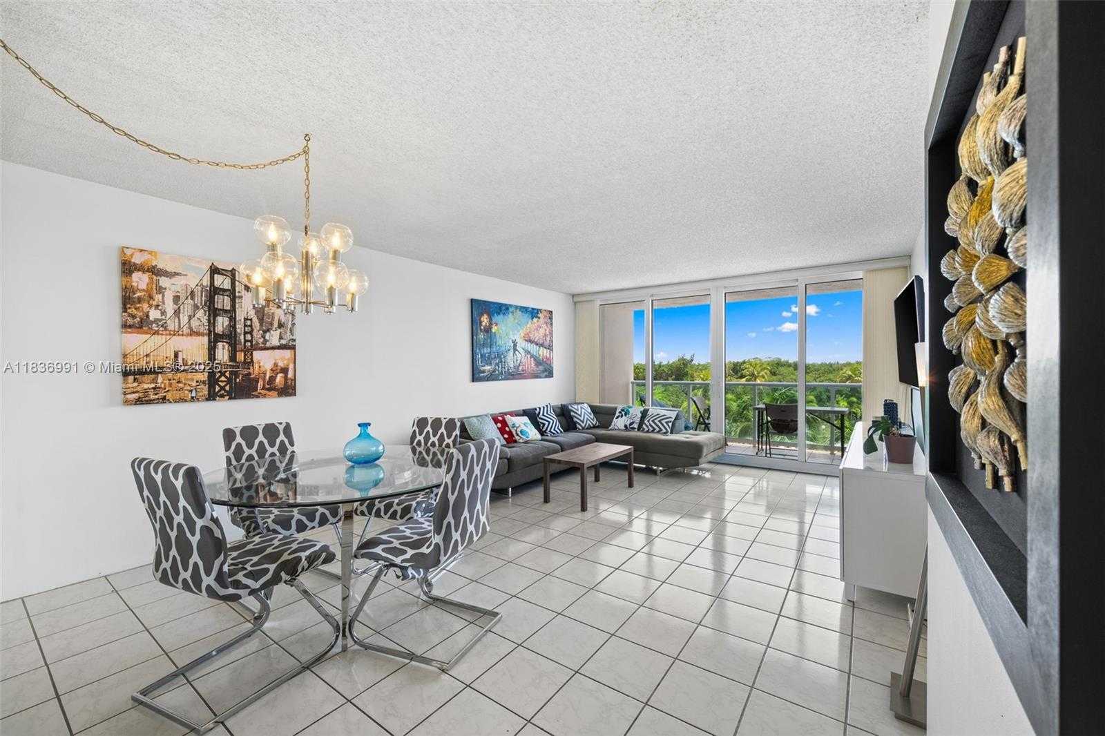 Small Image of 100 BAYVIEW DR #420, Sunny Isles Beach Number 4