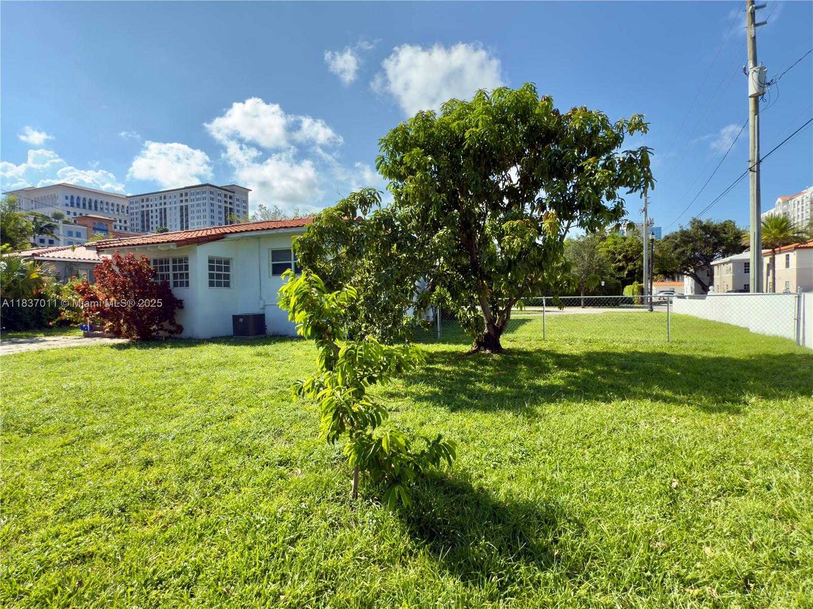 Small Image of 16 MALAGA AVE, Coral Gables Number 12
