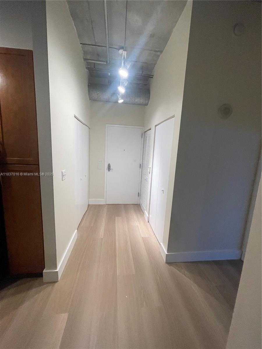 Small Image of 2001 BISCAYNE BLVD #2217, Miami Number 11