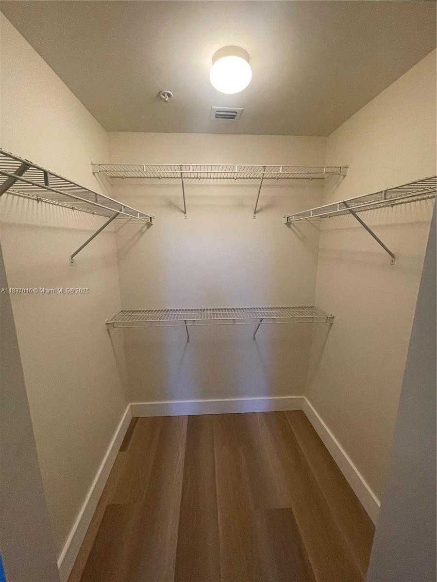 Small Image of 2001 BISCAYNE BLVD #2217, Miami Number 13