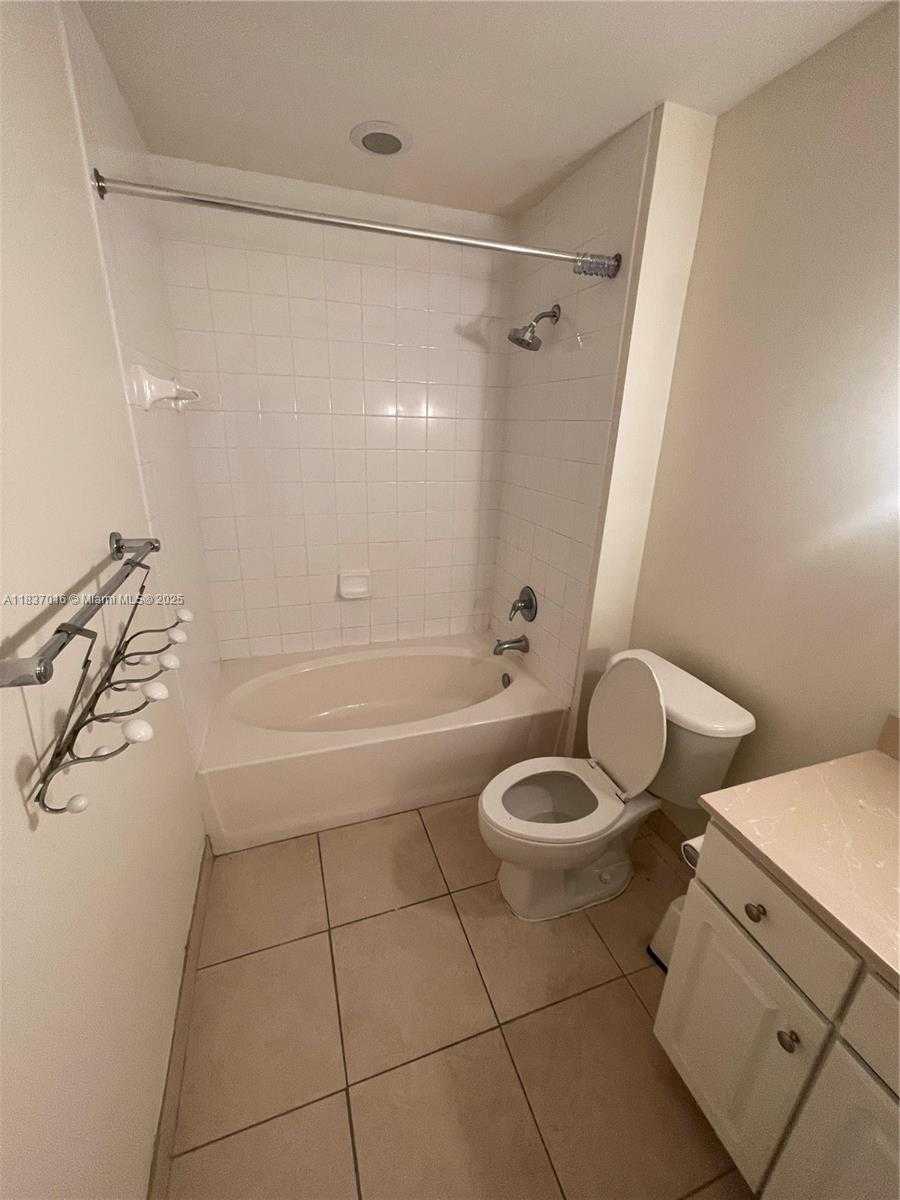 Small Image of 2001 BISCAYNE BLVD #2217, Miami Number 14