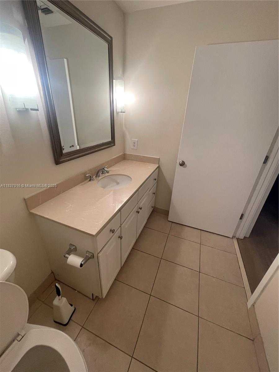 Small Image of 2001 BISCAYNE BLVD #2217, Miami Number 15