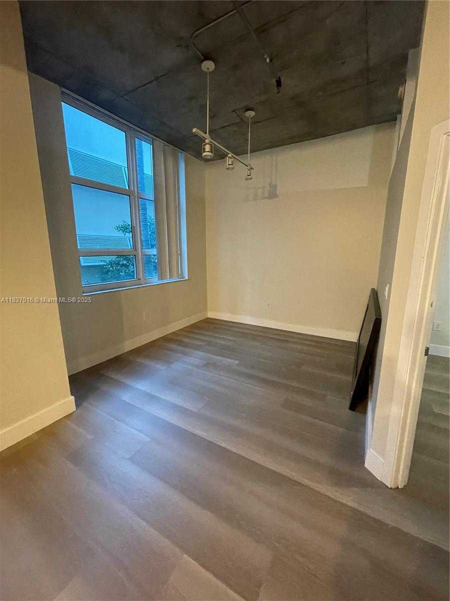 Small Image of 2001 BISCAYNE BLVD #2217, Miami Number 2