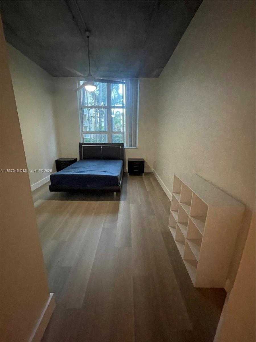 Small Image of 2001 BISCAYNE BLVD #2217, Miami Number 3