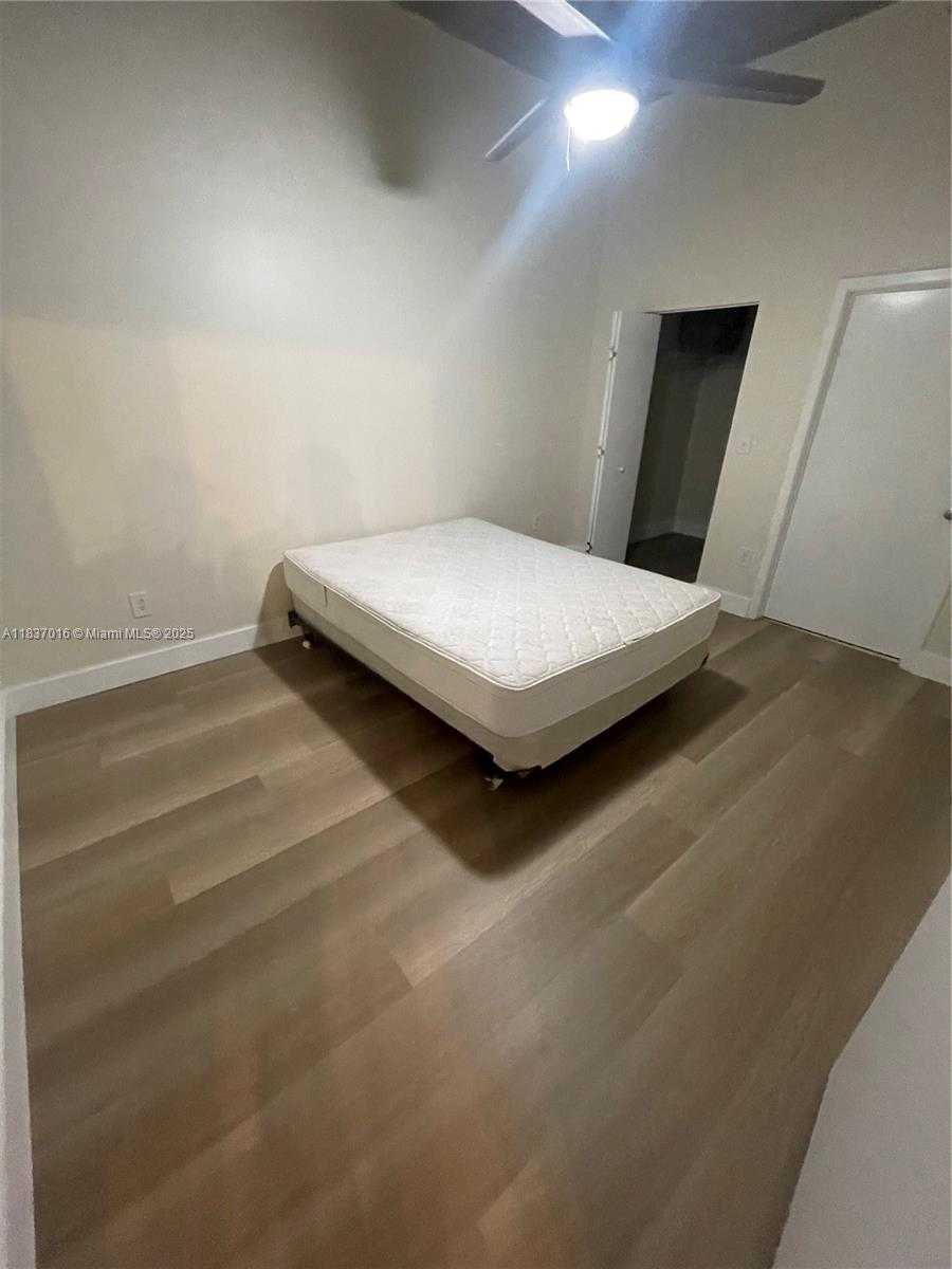 Small Image of 2001 BISCAYNE BLVD #2217, Miami Number 4