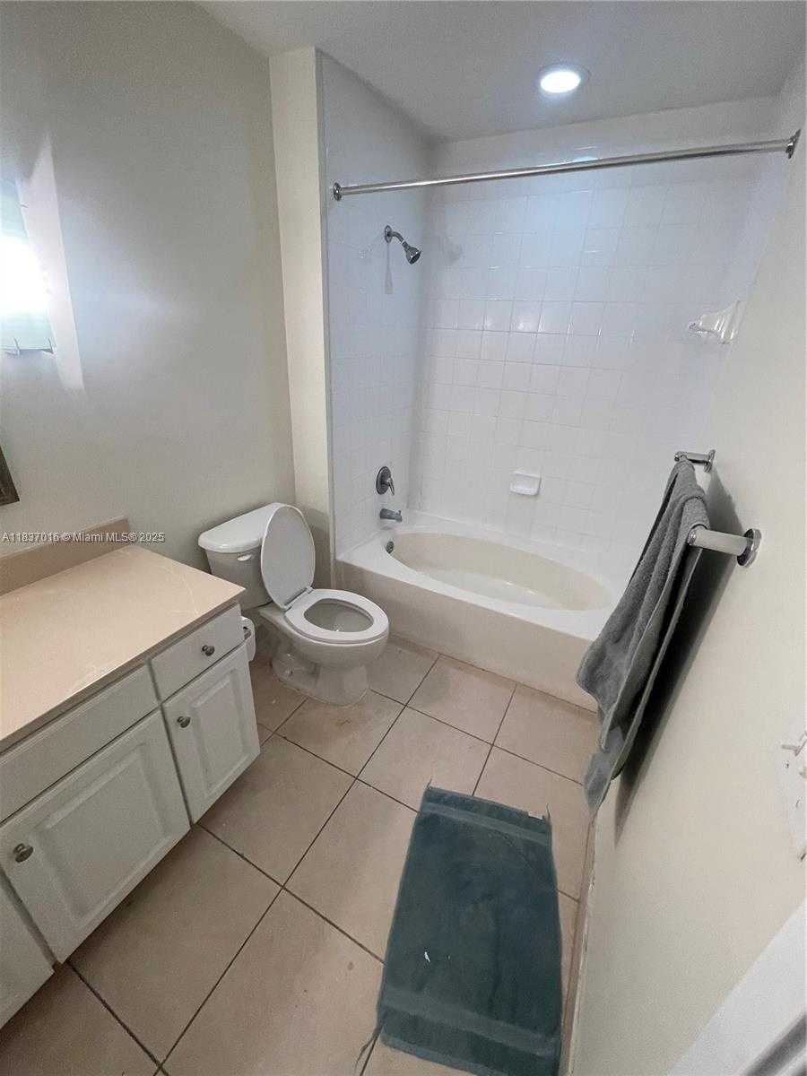 Small Image of 2001 BISCAYNE BLVD #2217, Miami Number 5