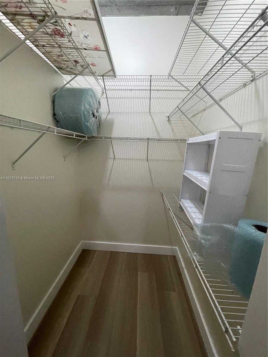 Small Image of 2001 BISCAYNE BLVD #2217, Miami Number 6