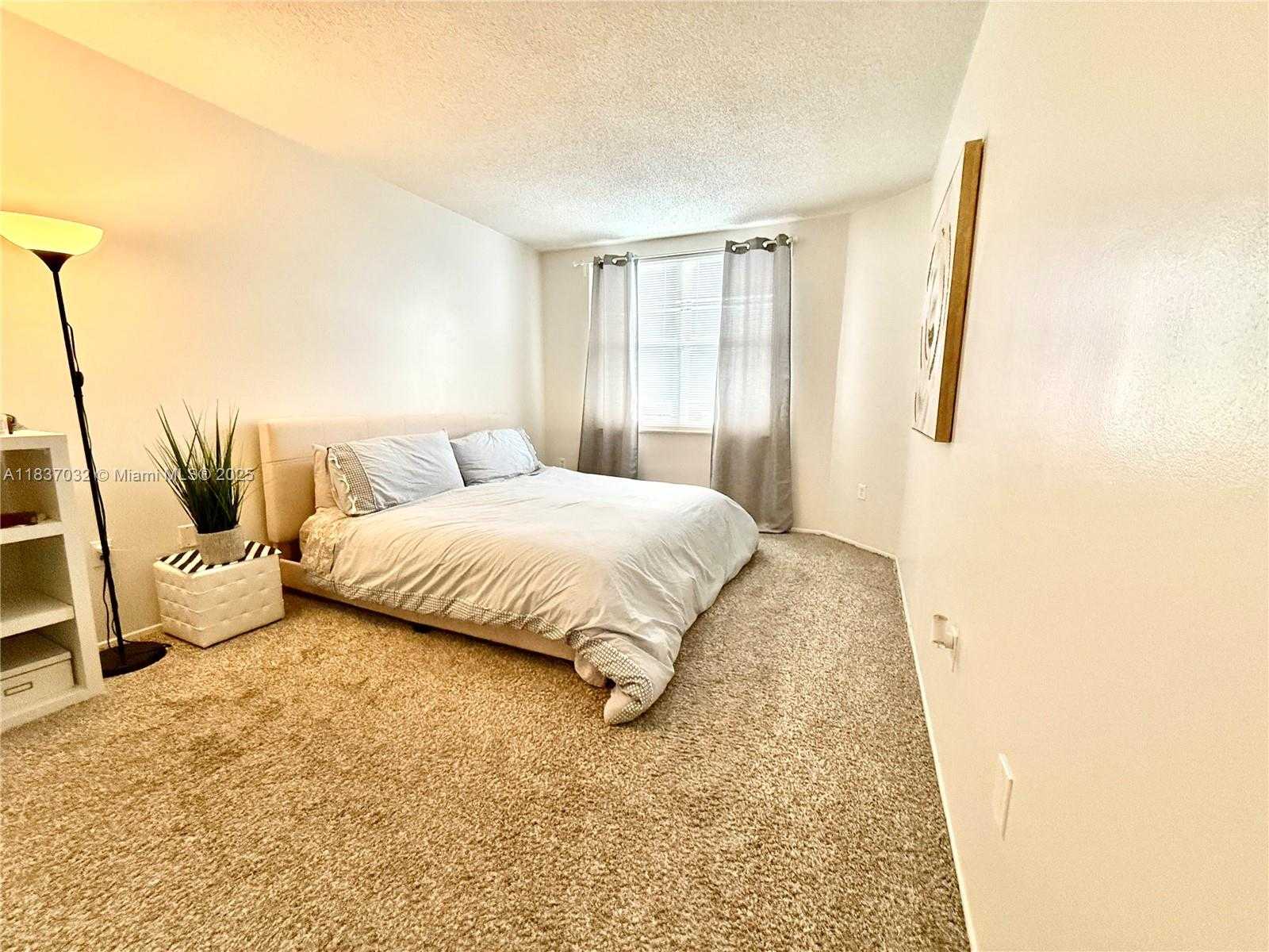 Small Image of 1985 SOUTH OCEAN DR #10L, Hallandale Beach Number 8