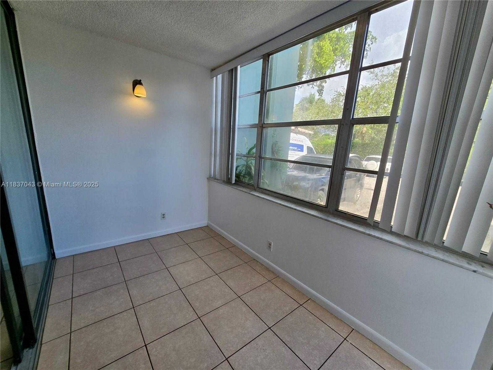 Small Image of 2731 TAFT ST #102, Hollywood Number 8
