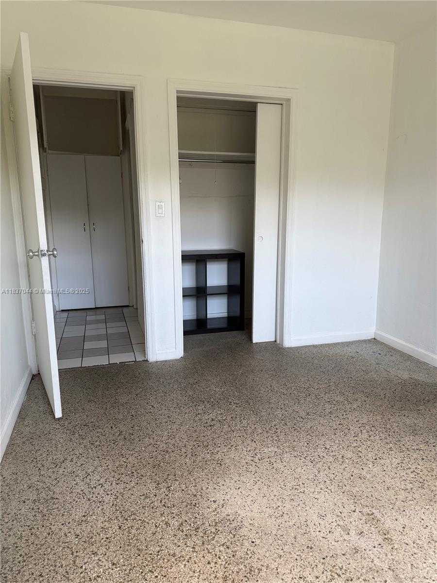 Small Image of 1845 PEMBROKE RD #2-11, Hollywood Number 11