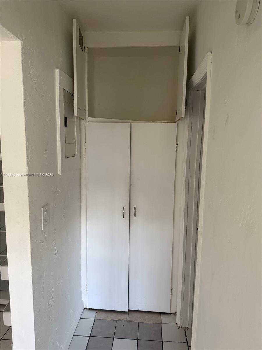 Small Image of 1845 PEMBROKE RD #2-11, Hollywood Number 12