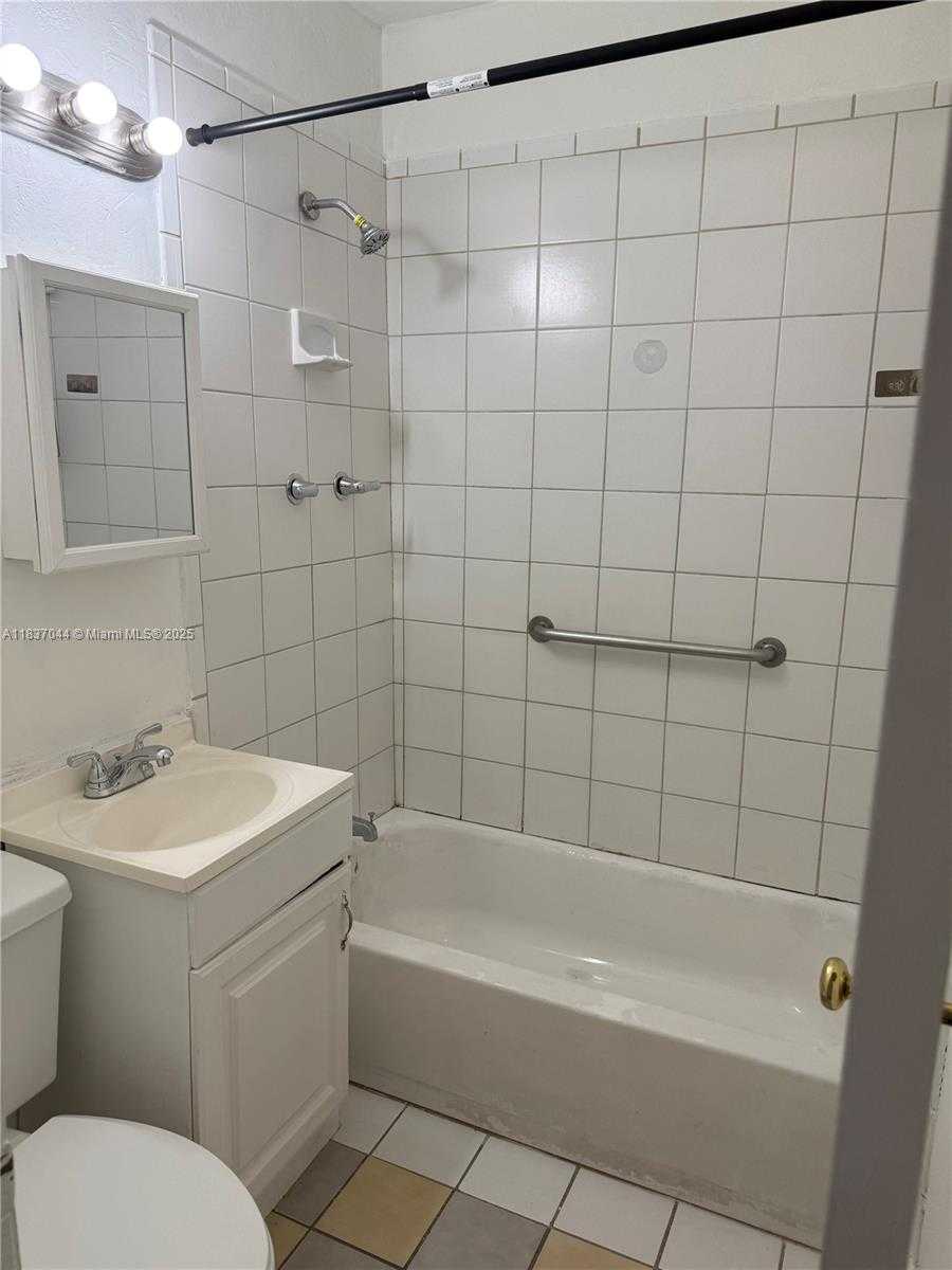 Small Image of 1845 PEMBROKE RD #2-11, Hollywood Number 13