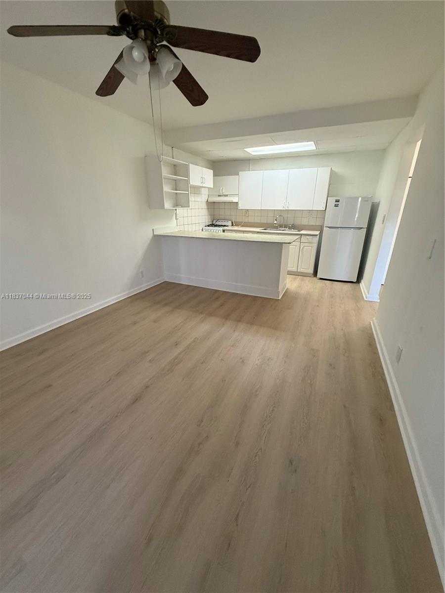 Small Image of 1845 PEMBROKE RD #2-11, Hollywood Number 3