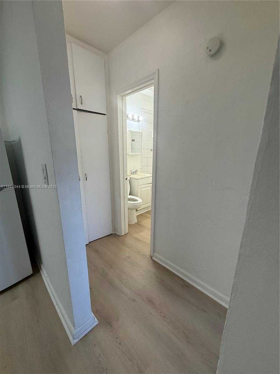 Small Image of 1845 PEMBROKE RD #2-11, Hollywood Number 5