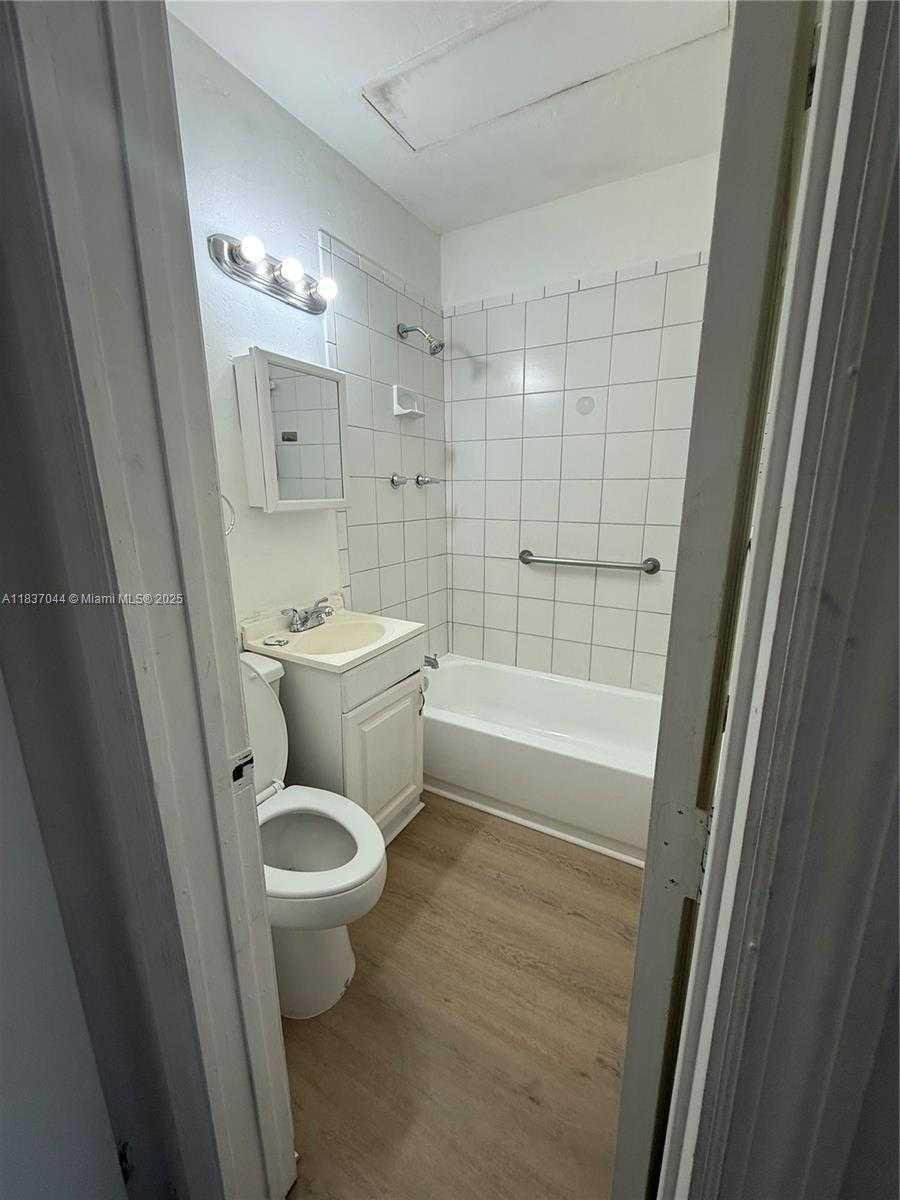 Small Image of 1845 PEMBROKE RD #2-11, Hollywood Number 6