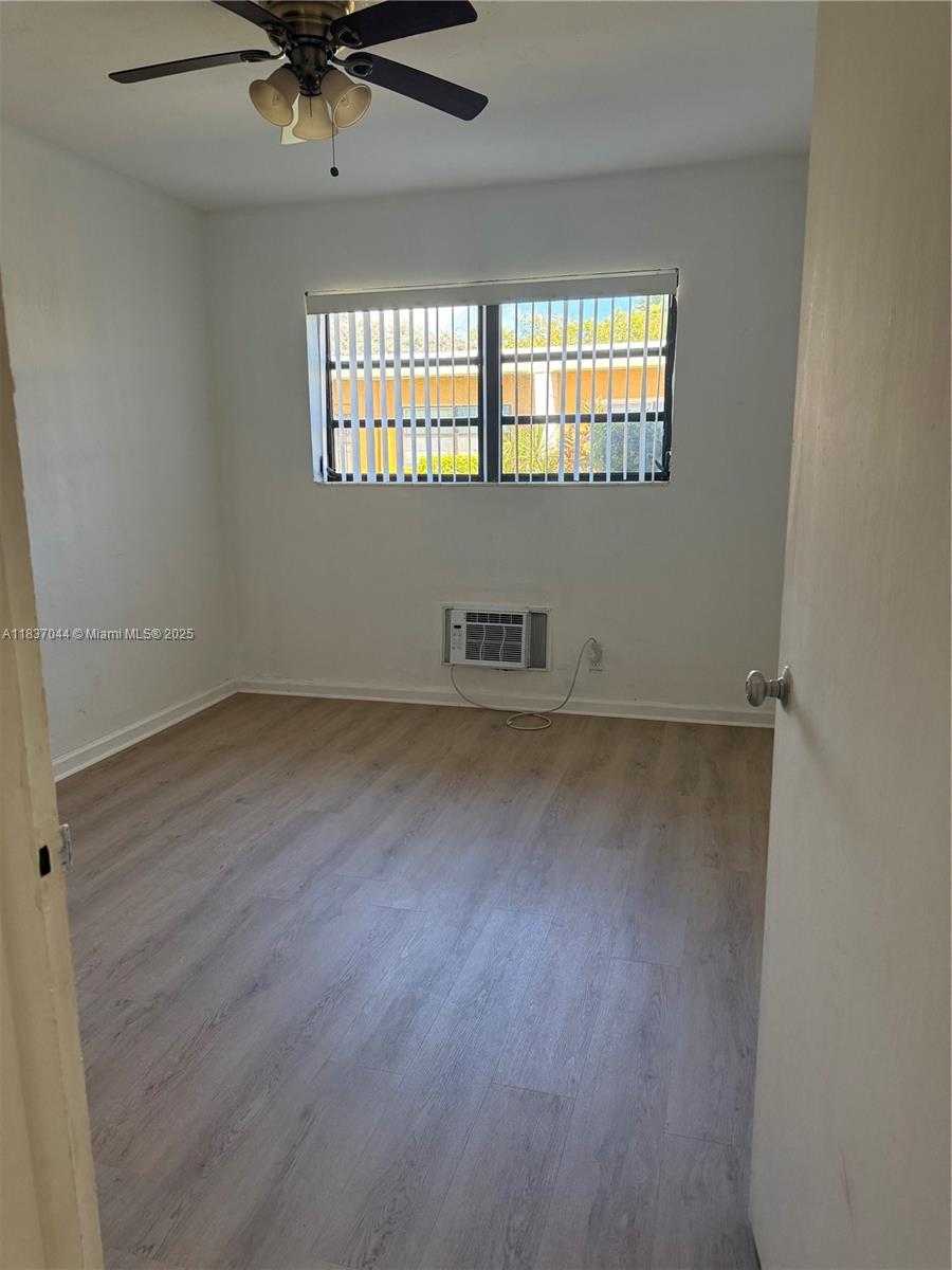 Small Image of 1845 PEMBROKE RD #2-11, Hollywood Number 9