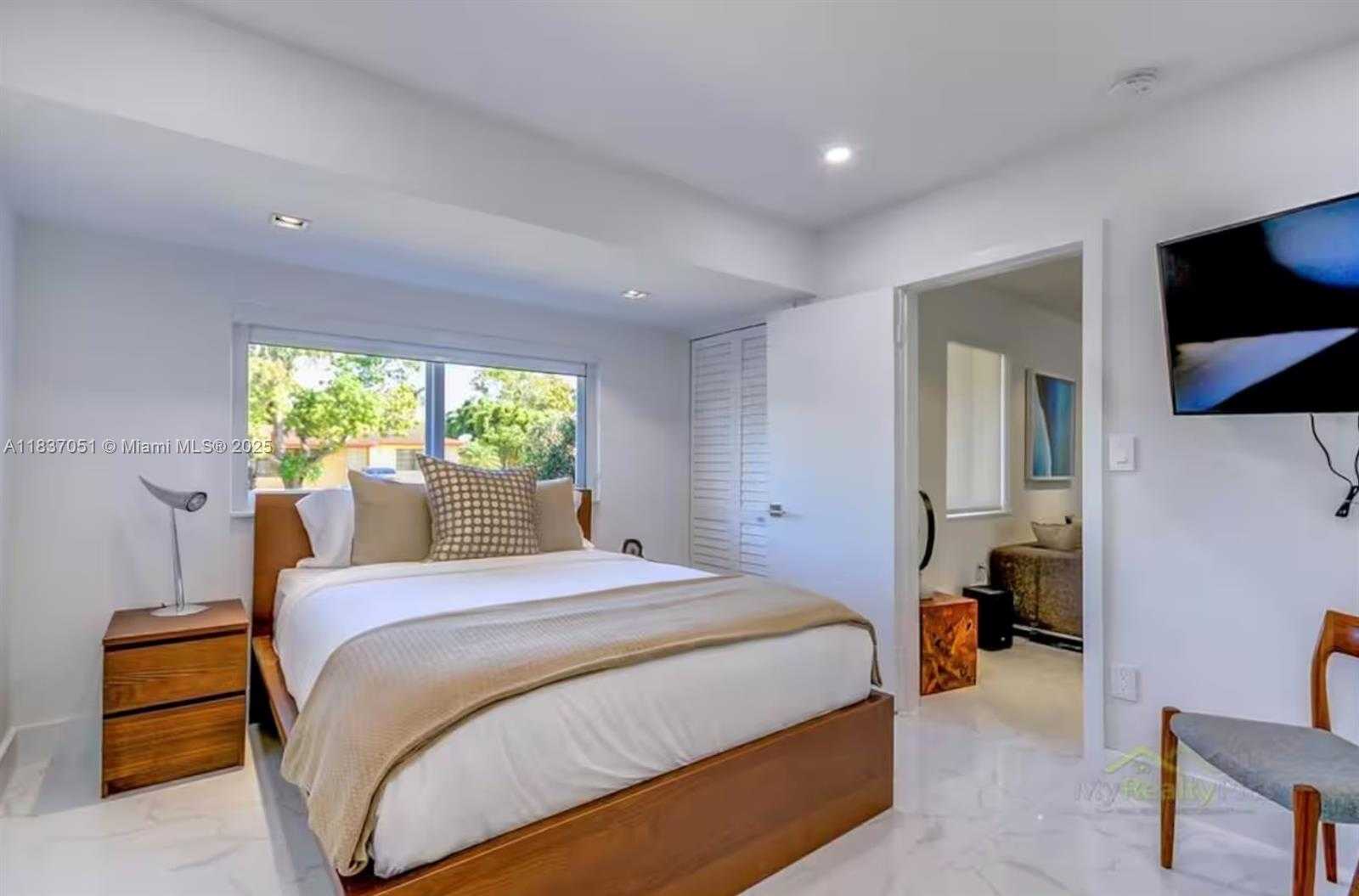 Small Image of 10010 SOUTH WEST 162ND ST, Miami Number 17
