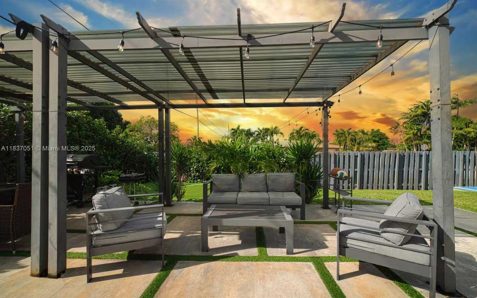 Small Image of 10010 SOUTH WEST 162ND ST, Miami Number 3