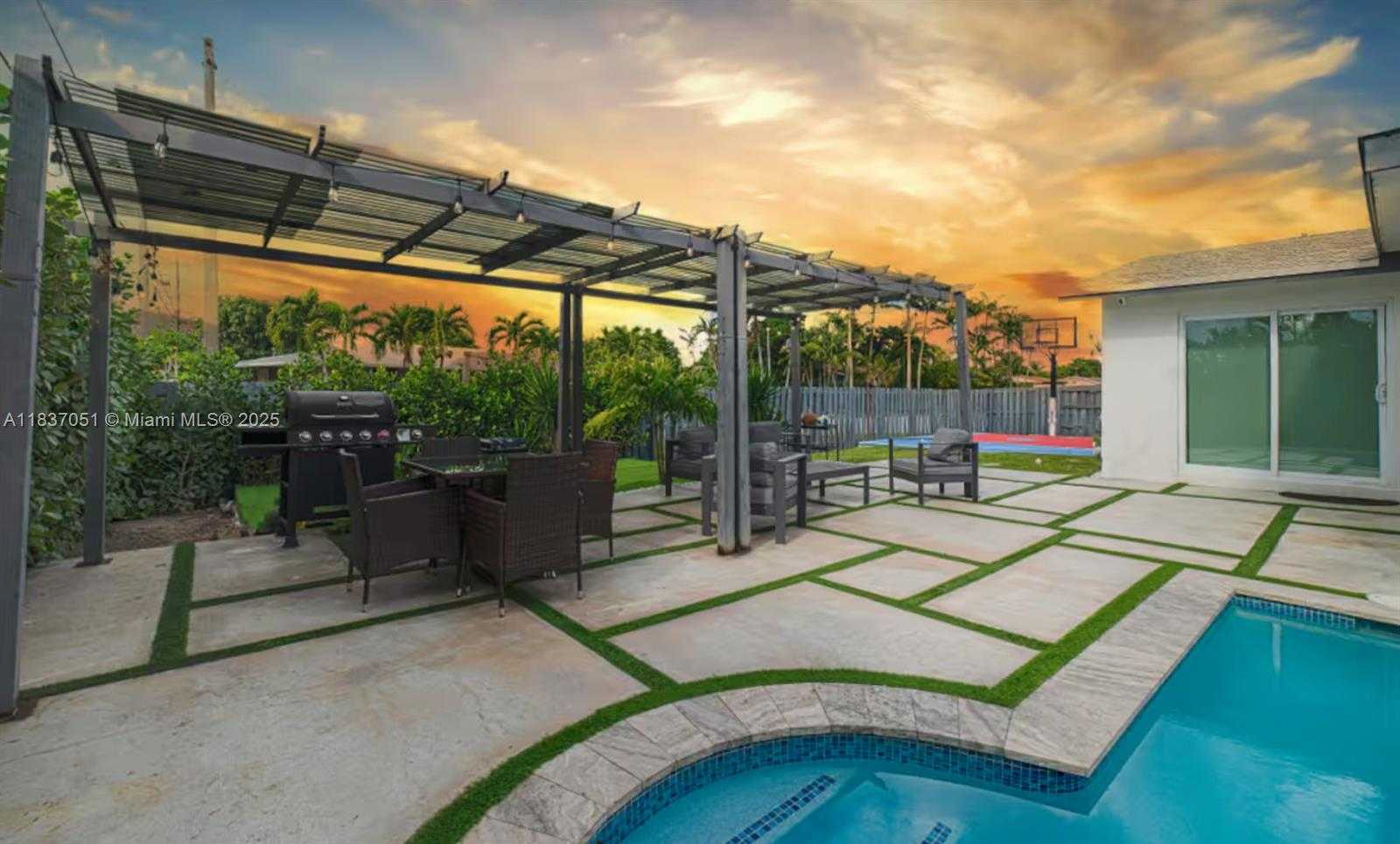 Small Image of 10010 SOUTH WEST 162ND ST, Miami Number 4
