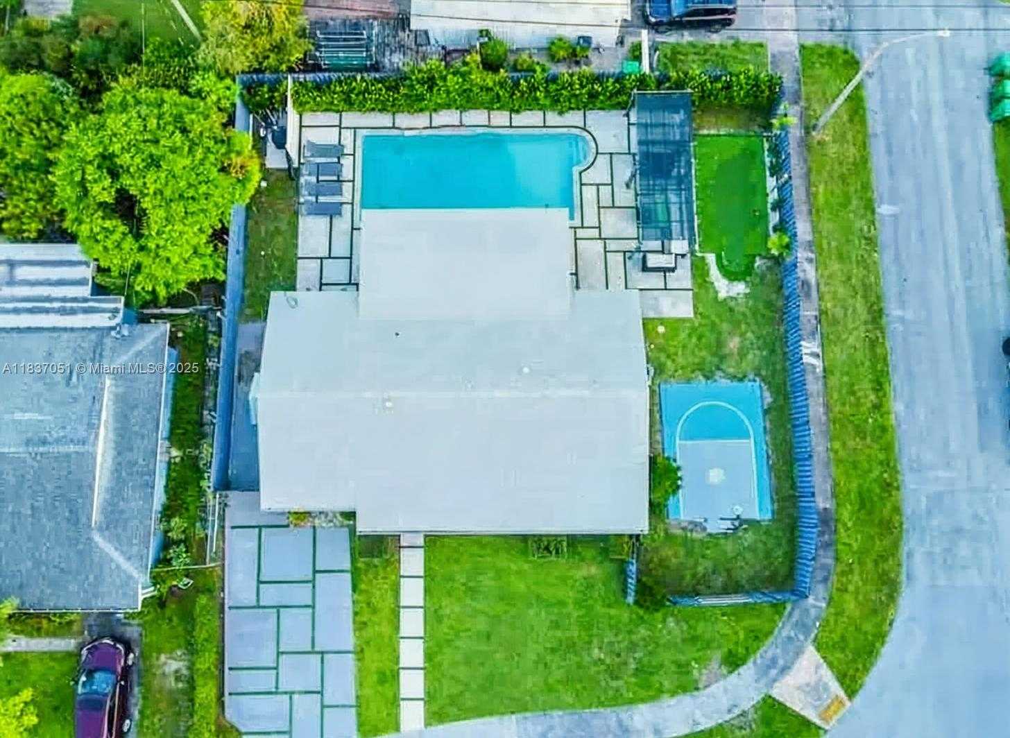Small Image of 10010 SOUTH WEST 162ND ST, Miami Number 7