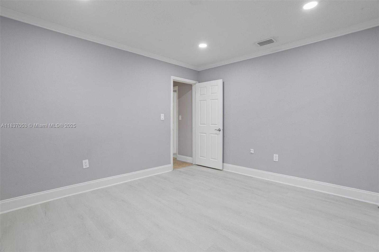 Small Image of 3240 SOUTH WEST 69TH AVE, Miami Number 18