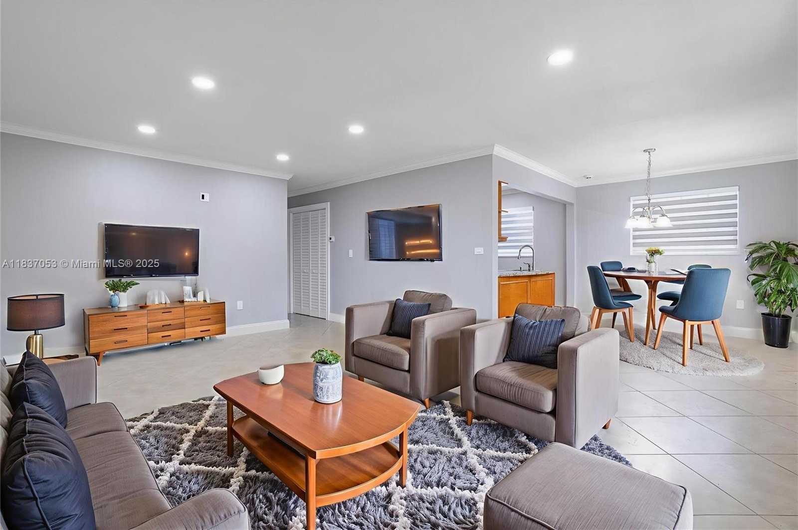 Small Image of 3240 SOUTH WEST 69TH AVE, Miami Number 2