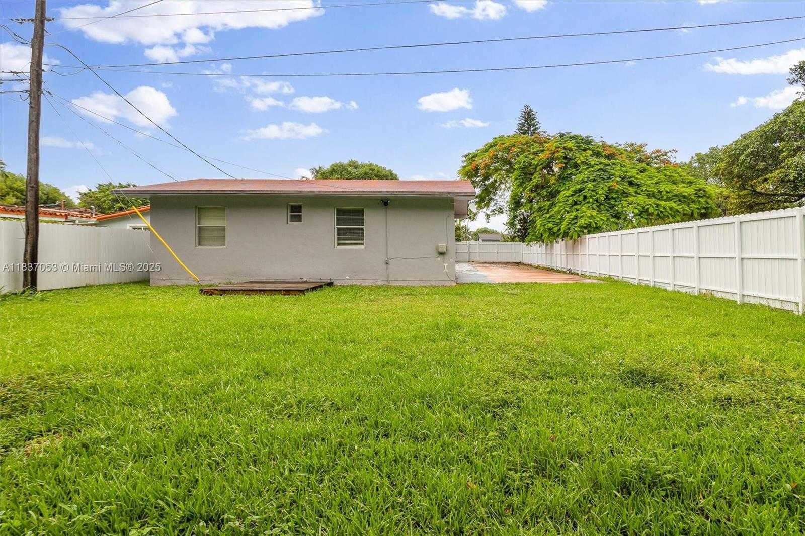 Small Image of 3240 SOUTH WEST 69TH AVE, Miami Number 24