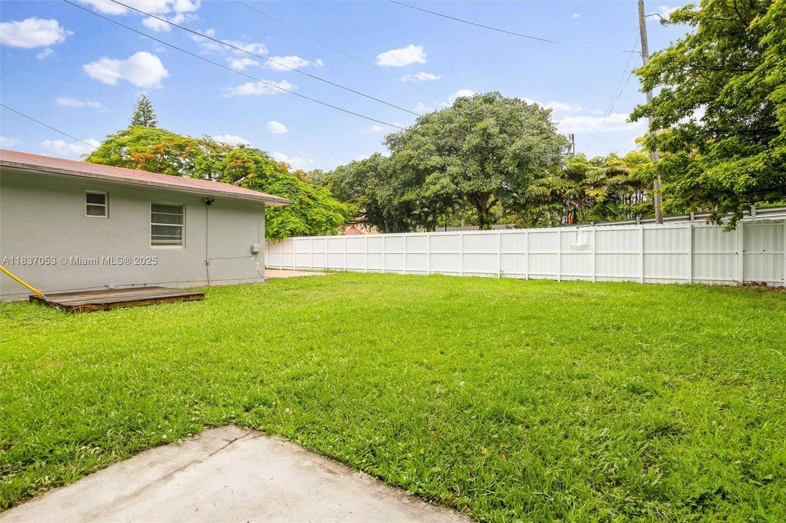Small Image of 3240 SOUTH WEST 69TH AVE, Miami Number 25