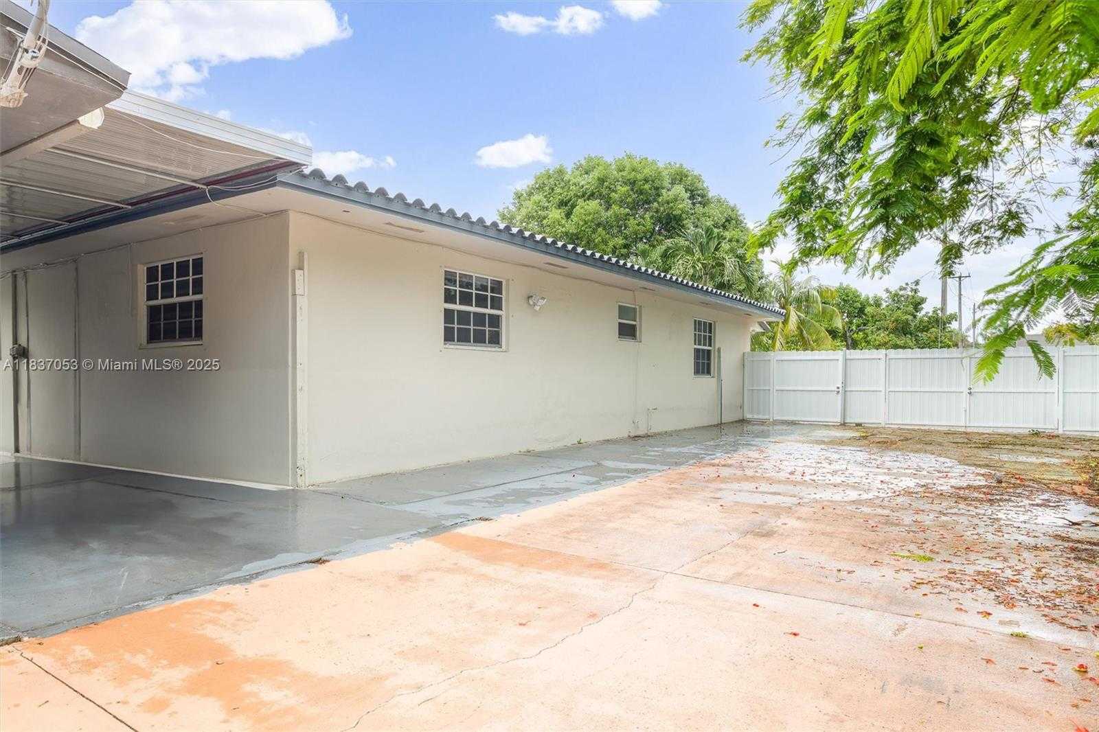 Small Image of 3240 SOUTH WEST 69TH AVE, Miami Number 27